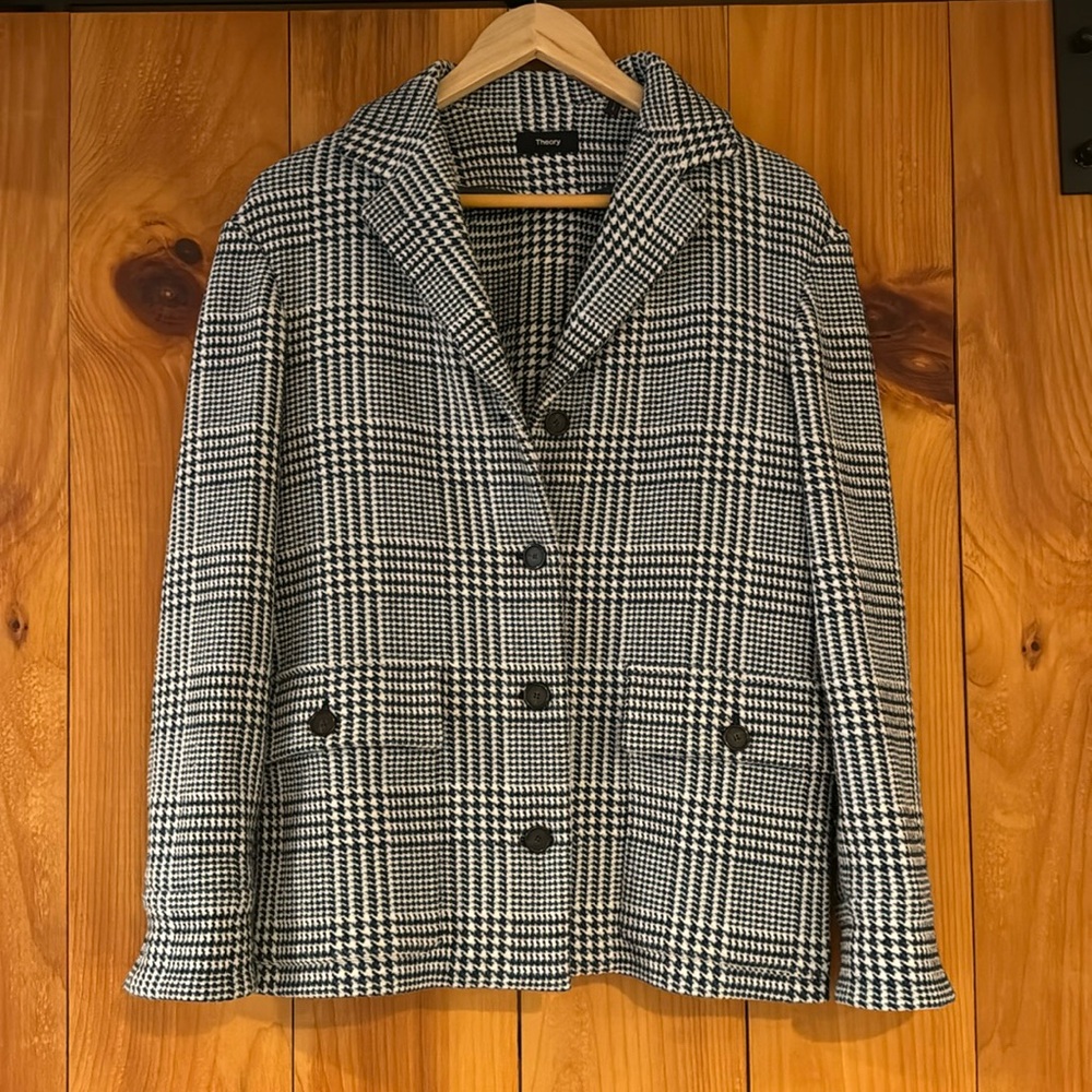 Theory Navy White Stretch Wool Boyfriend Fit Blazer with Button Cuffs, like new